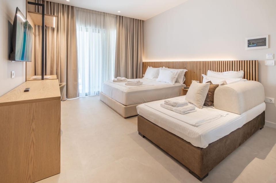Bed, TV and multimedia, Photo of the whole room