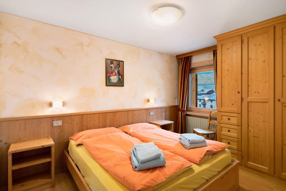 Property building, Living room, Bedroom