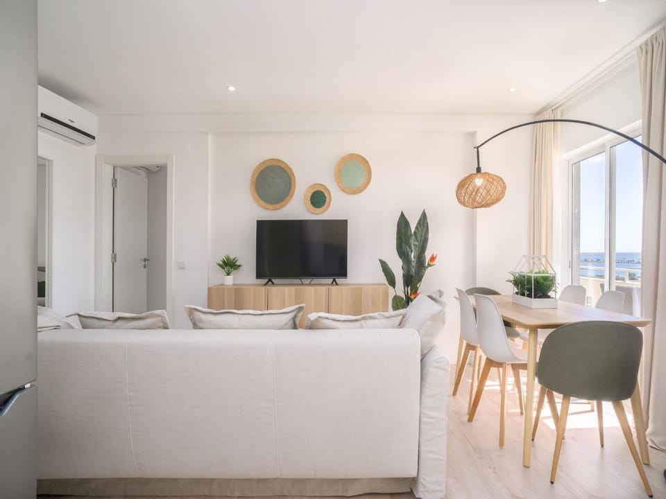 TV and multimedia, Living room, Dining area