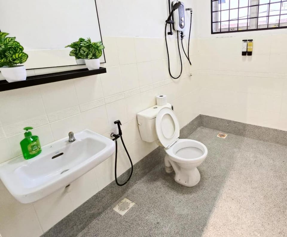 Blue House Kampar 3BR Family Suite-Kids Playroom Near UTAR House in Perak