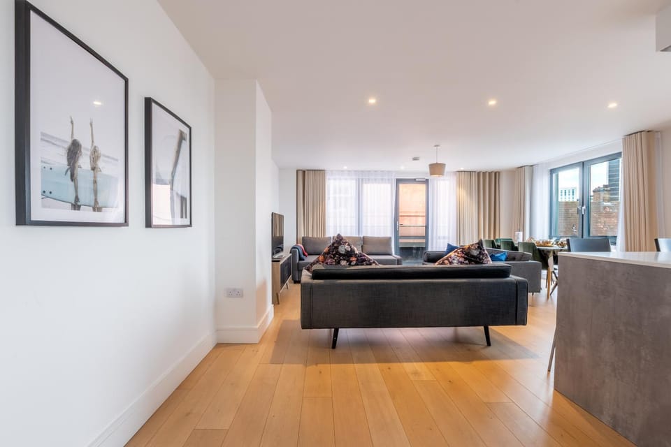 Stylish Penthouse Near Little Venice & Hyde Park Apartment in City of Westminster