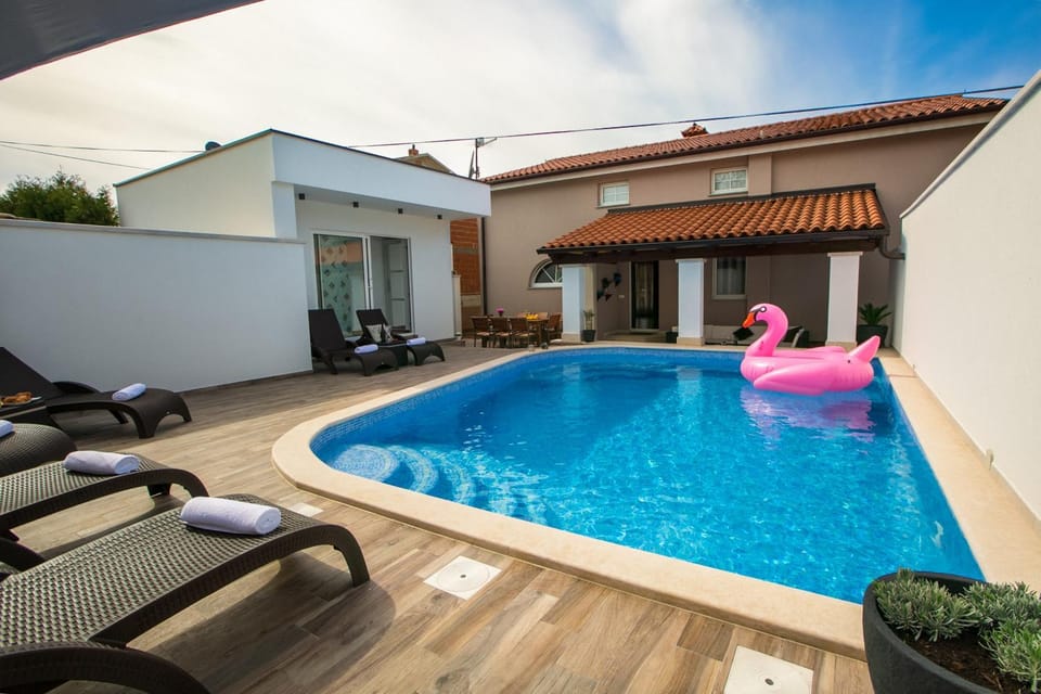 Swimming pool, Swimming pool