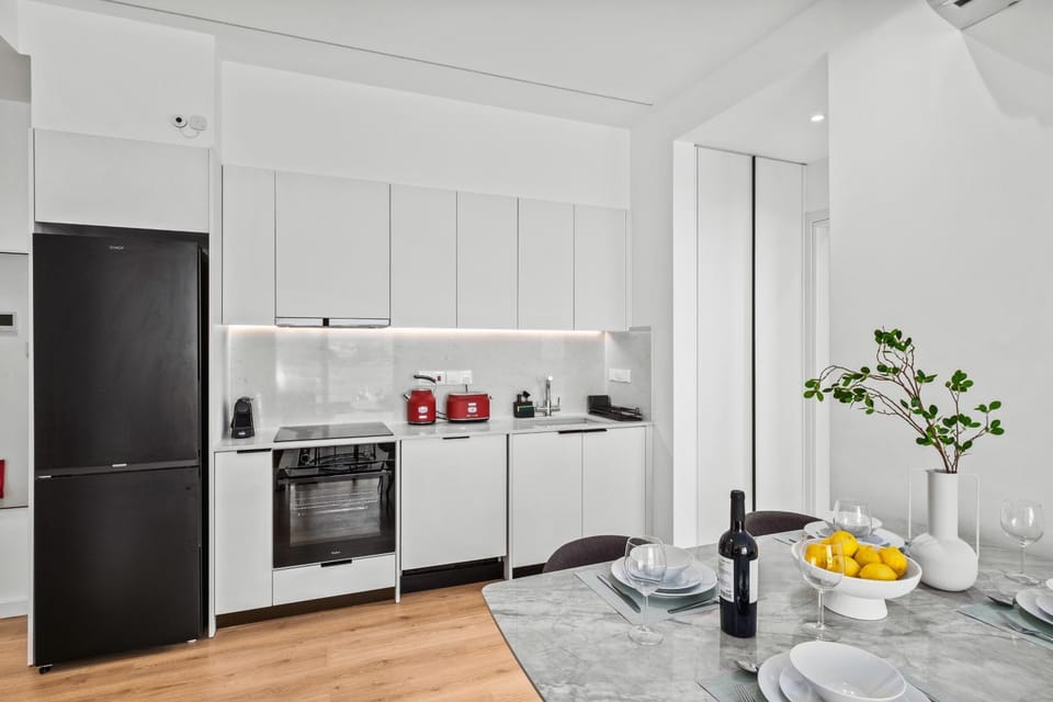 Coffee/tea facilities, Kitchen or kitchenette, oven, stove, toaster