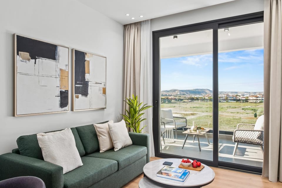 View (from property/room), Balcony/Terrace, Living room, Seating area, Mountain view