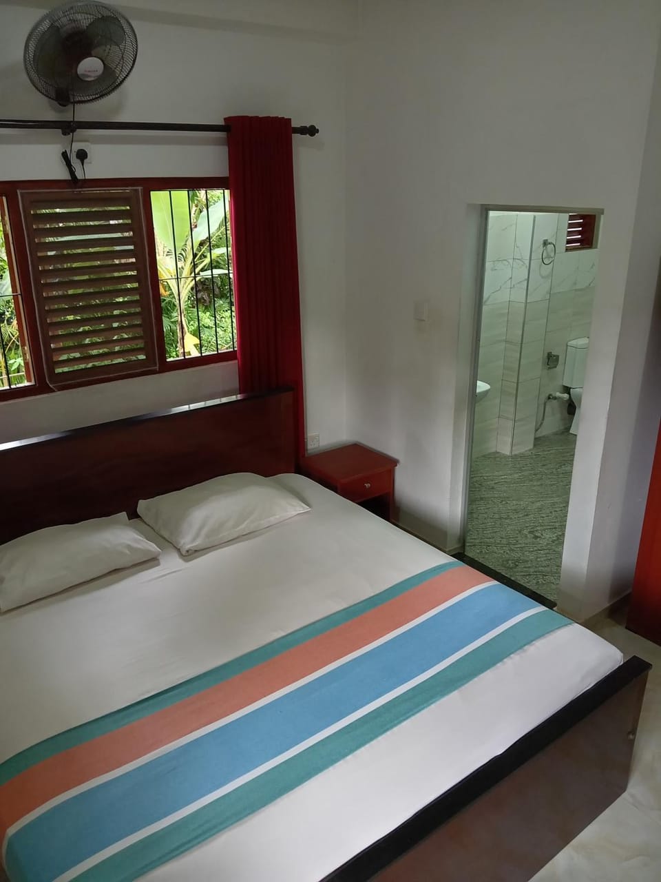 Shower, Bed, Bathroom, Photo of the whole room, Bedroom
