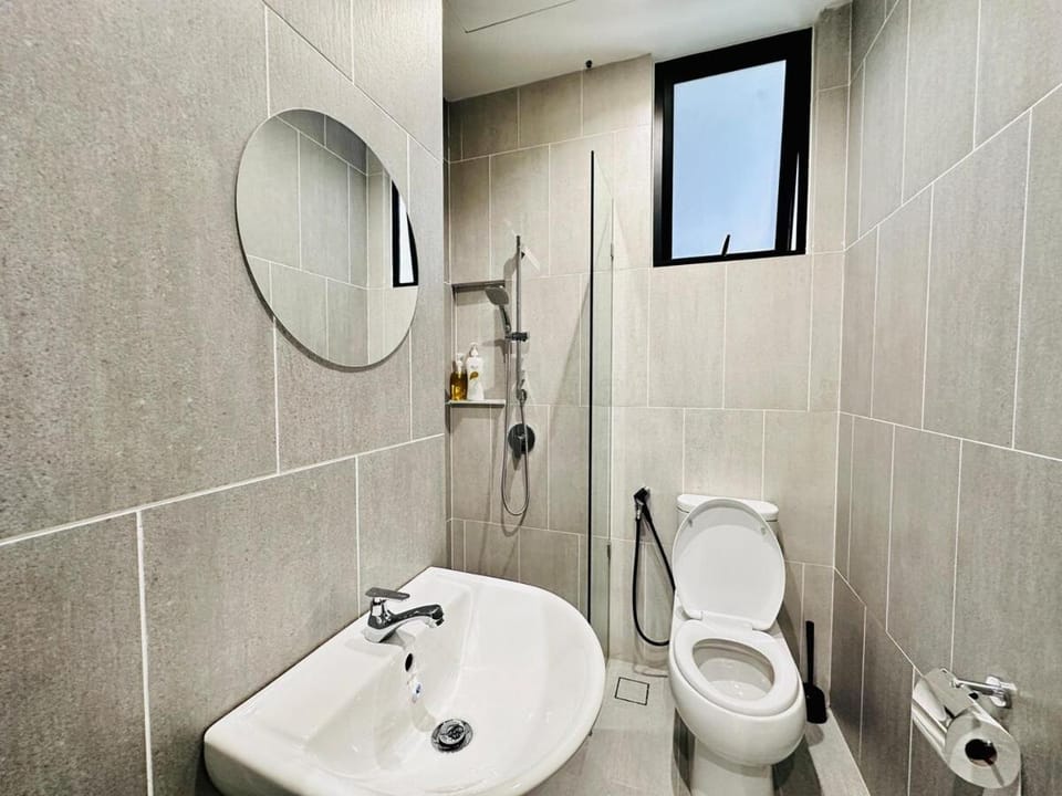 Sea Bridge View Sky Pool Cozy 3BR Retreat airport 9pax Apartment in Bayan Lepas