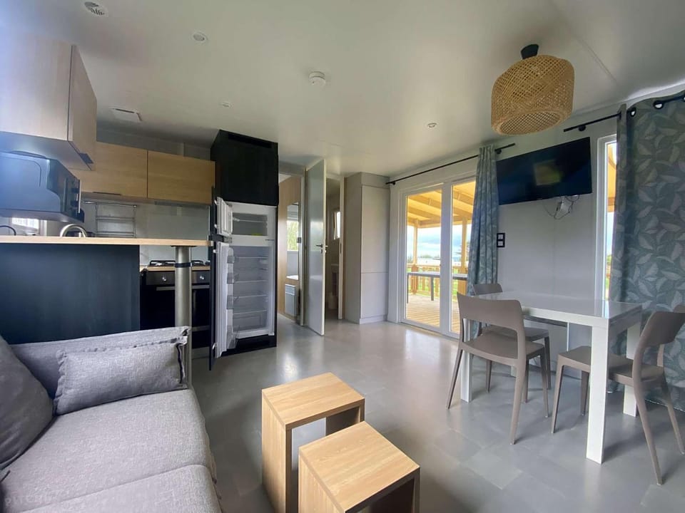 TV and multimedia, Kitchen or kitchenette, Living room, Dining area