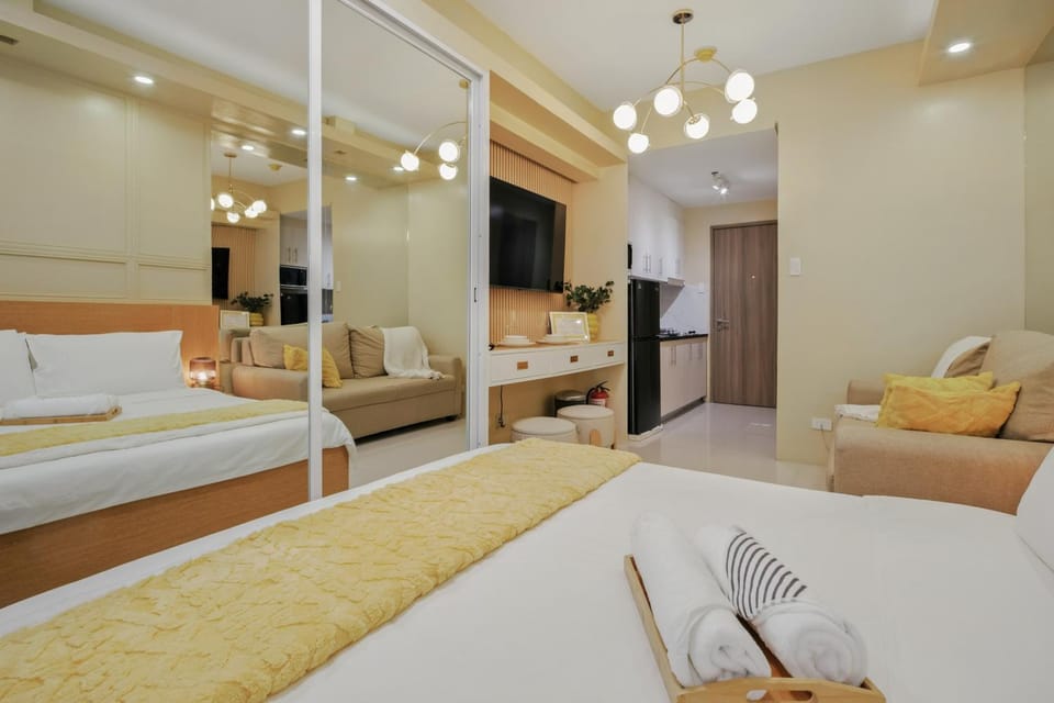 Bed, TV and multimedia, Living room, Photo of the whole room, Bedroom