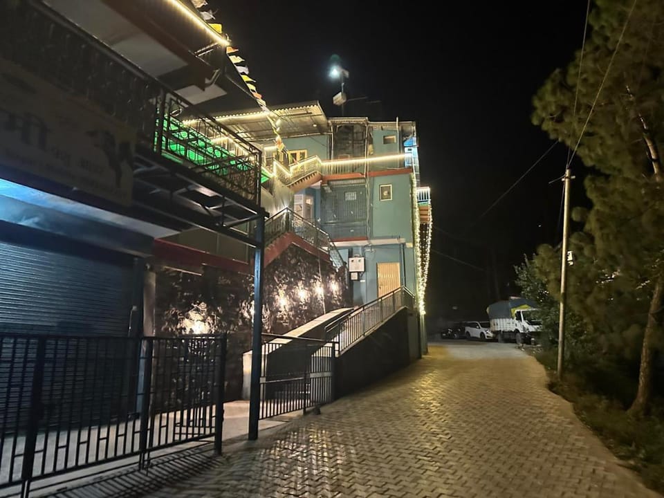 Pine Forest Vibes Kasauli With Sitting Area Availbale & Garden Space, 1BHK,2BHK,3BHK,4BHK,10BHK Apartment in Himachal Pradesh