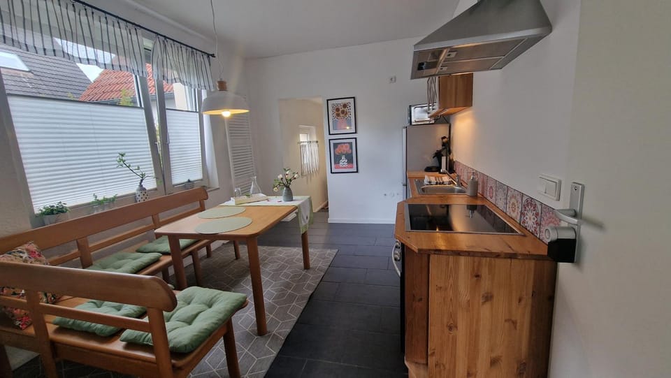 Kitchen or kitchenette, Living room, Seating area, Dining area, pet friendly, stove