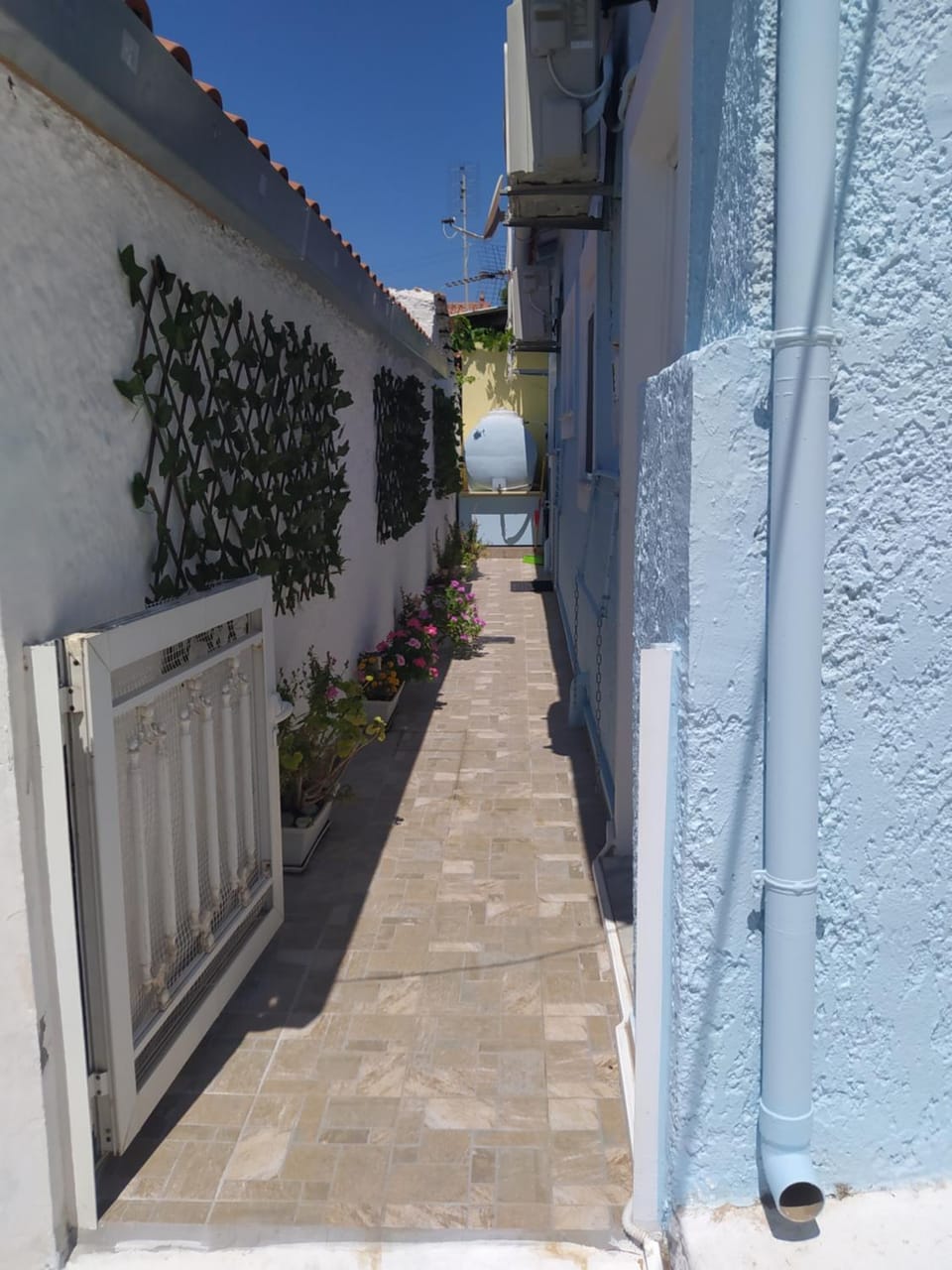 Facade/entrance
