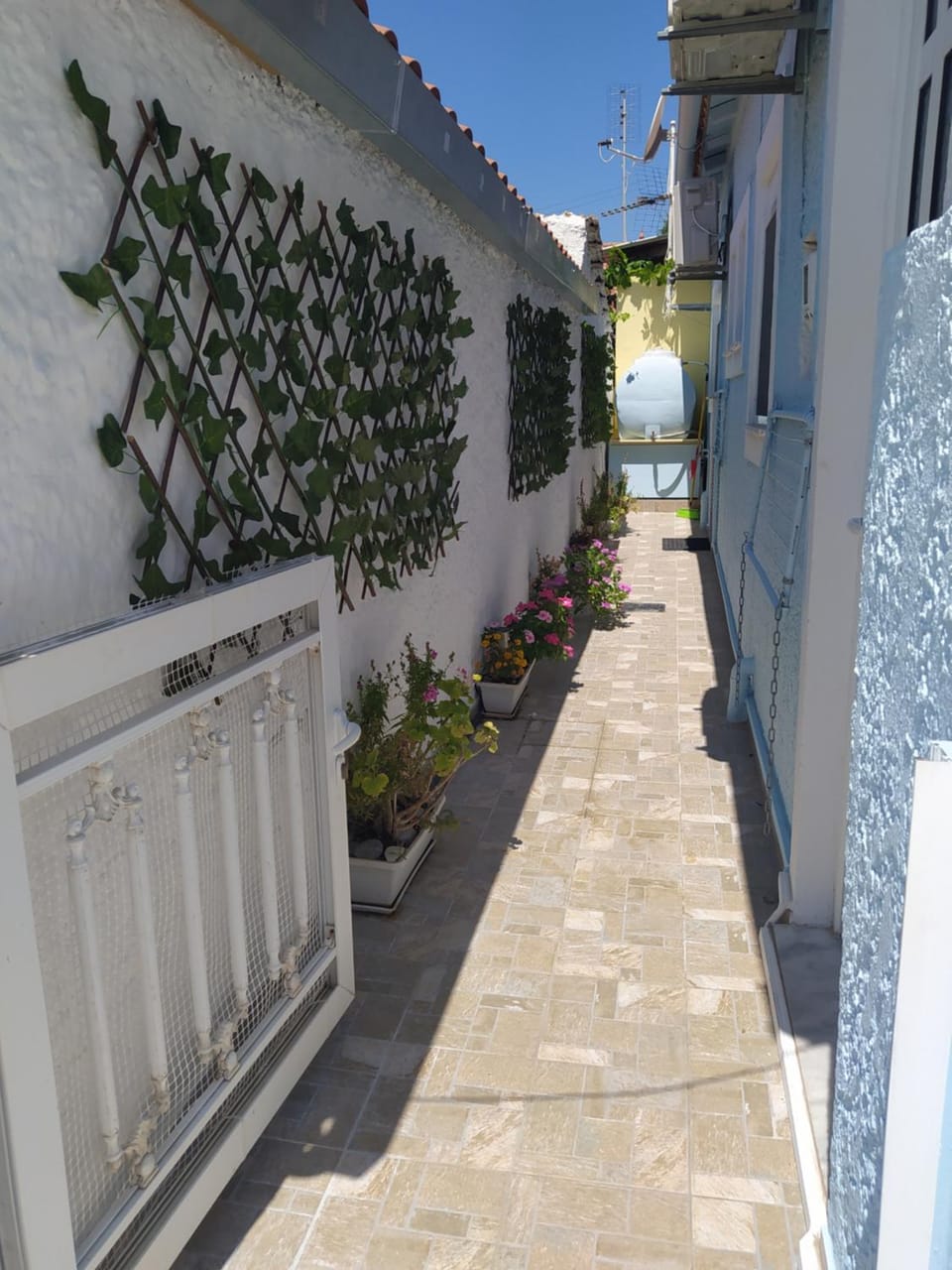 Property building, Facade/entrance, Day