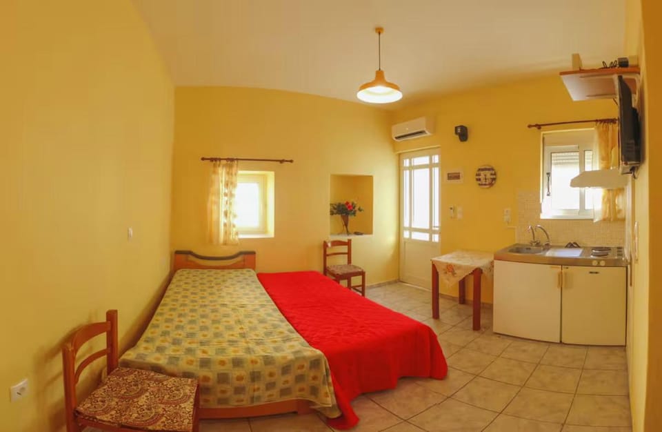 Bed, Kitchen or kitchenette, Photo of the whole room, air conditioner