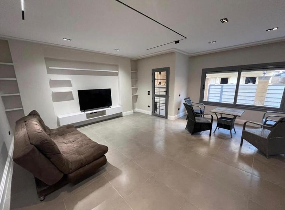 TV and multimedia, Living room, Seating area, Dining area, Evening entertainment