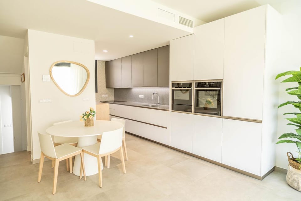 Kitchen or kitchenette, Dining area, oven, stove