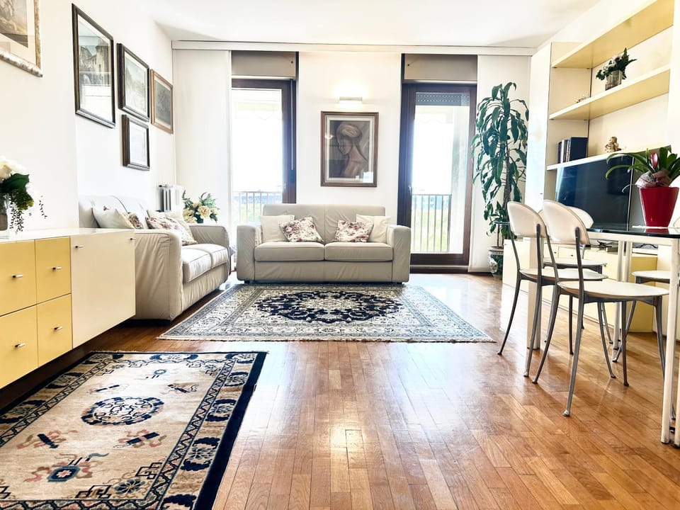 TV and multimedia, Living room, Seating area, Dining area, heating, internet, air conditioner