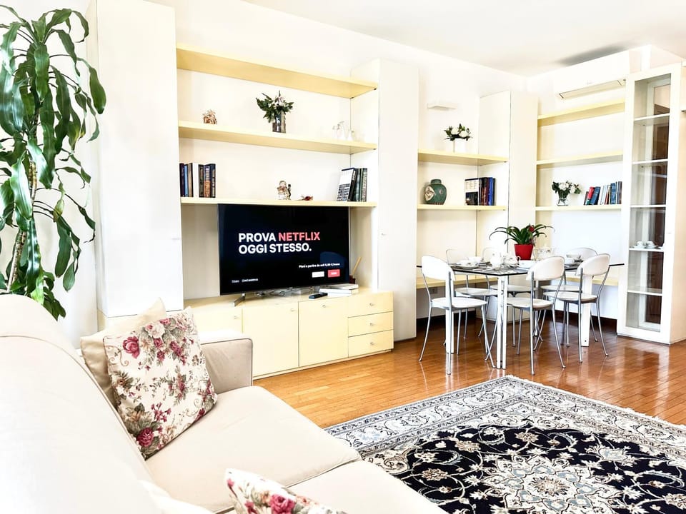 TV and multimedia, Seating area, Dining area, heating, internet, air conditioner