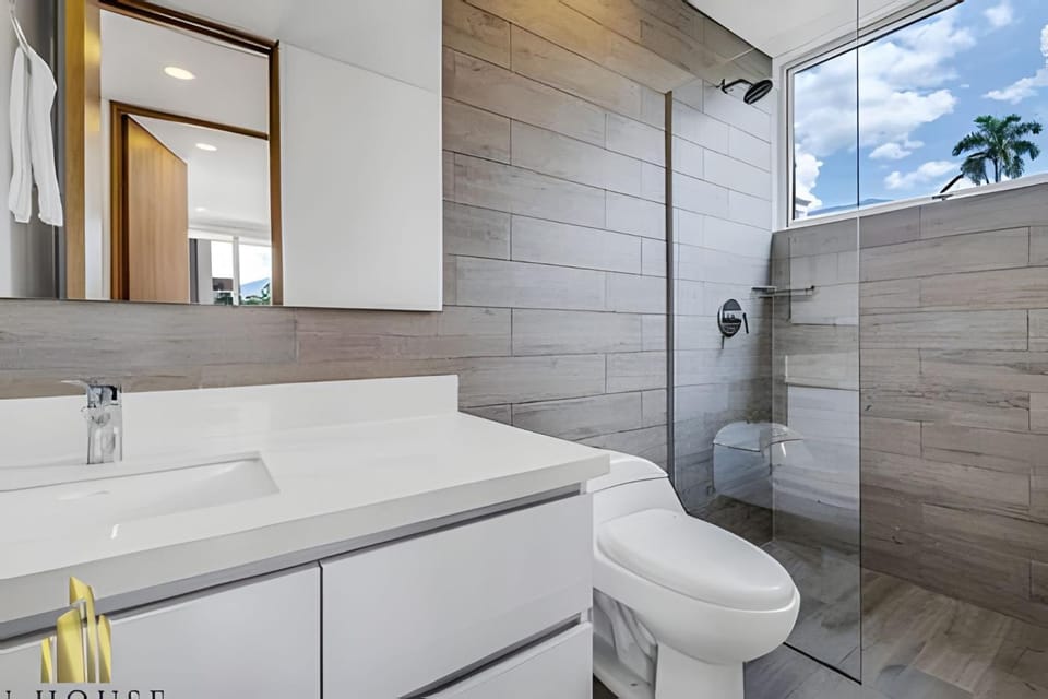 Campestre 704 - Sofisticado Apt con AC & gym Apartment in Medellin