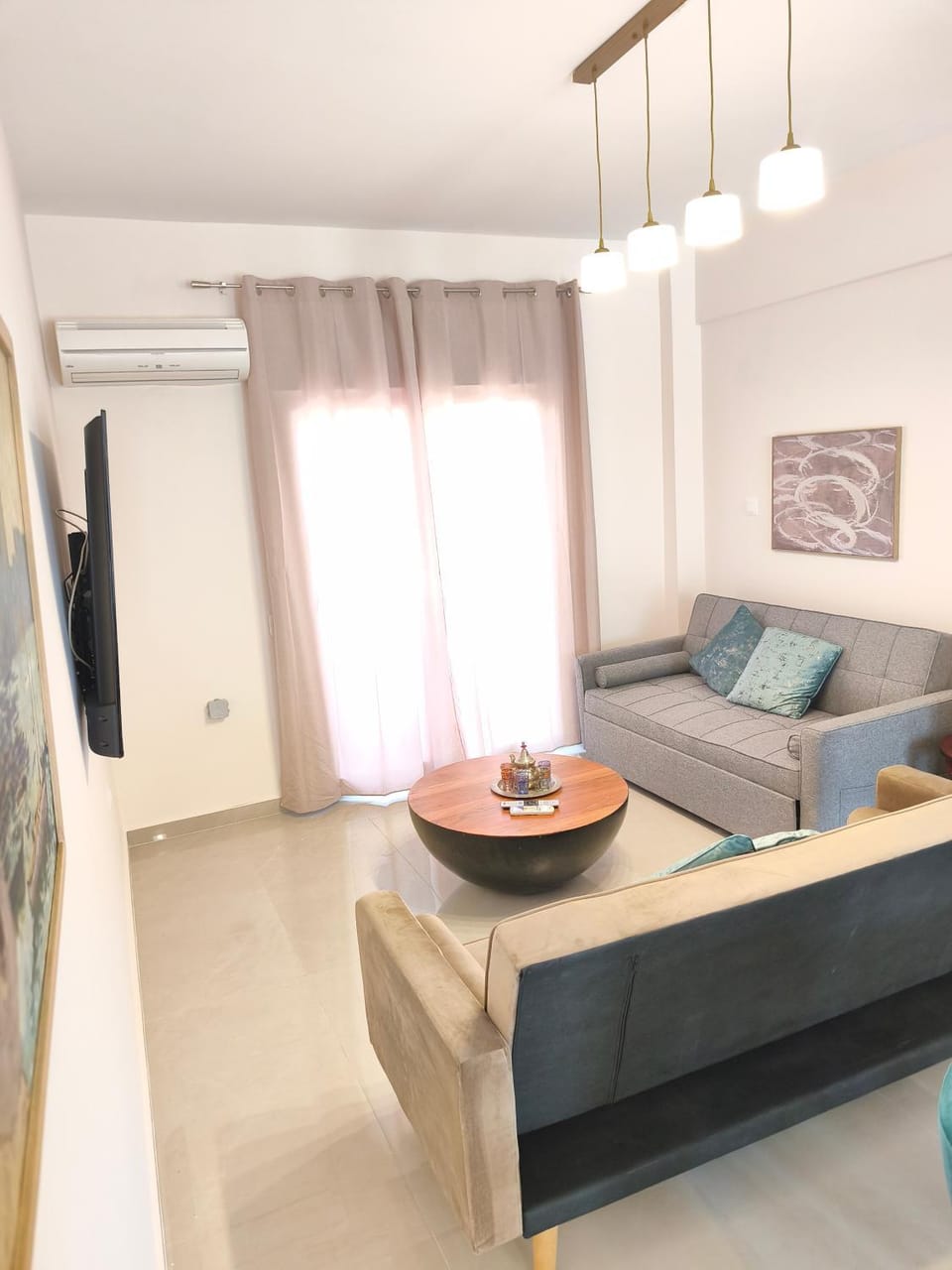 Communal lounge/ TV room, TV and multimedia, Living room, Seating area, Evening entertainment, air conditioner