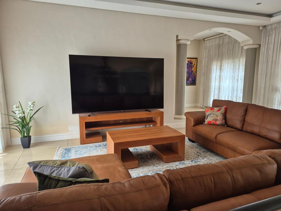 Jumanji Safaris Villa Constantia Bed and Breakfast in Cape Town