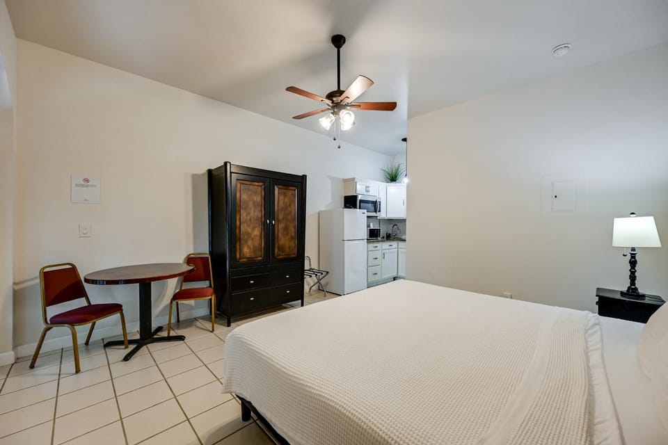 Everglades Getaway 15 Mi to NP: Sail + Swim! Apartment in Collier County