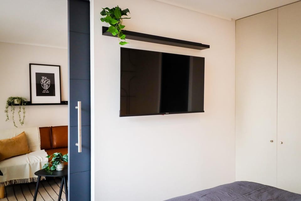 HOM I Wfi Aire Inverter SantaLucia Alameda Calido Apartment in Santiago