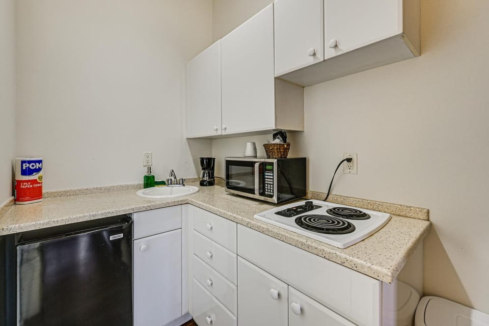 Near the Everglades: Studio at Port of the Islands Apartment in Collier County