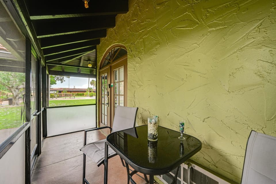 Resort-Style Naples Studio w/ Marina Access! Apartment in Collier County