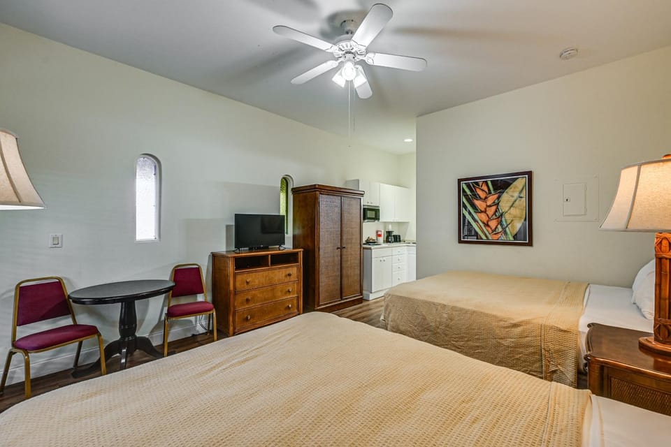Resort-Style Naples Studio w/ Marina Access! Apartment in Collier County