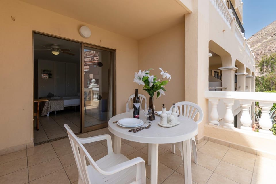 Lovely Studio Apartment Communal Heated Pool Apartment in Los Cristianos