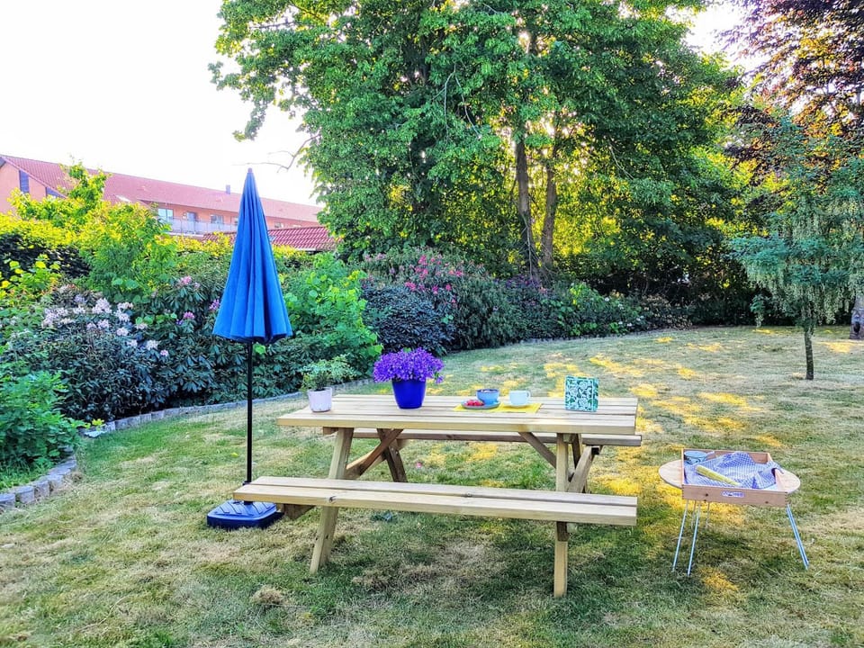 5 min walk to LEGO house-loft floor with 2 bedrooms and balcony Apartment in Billund