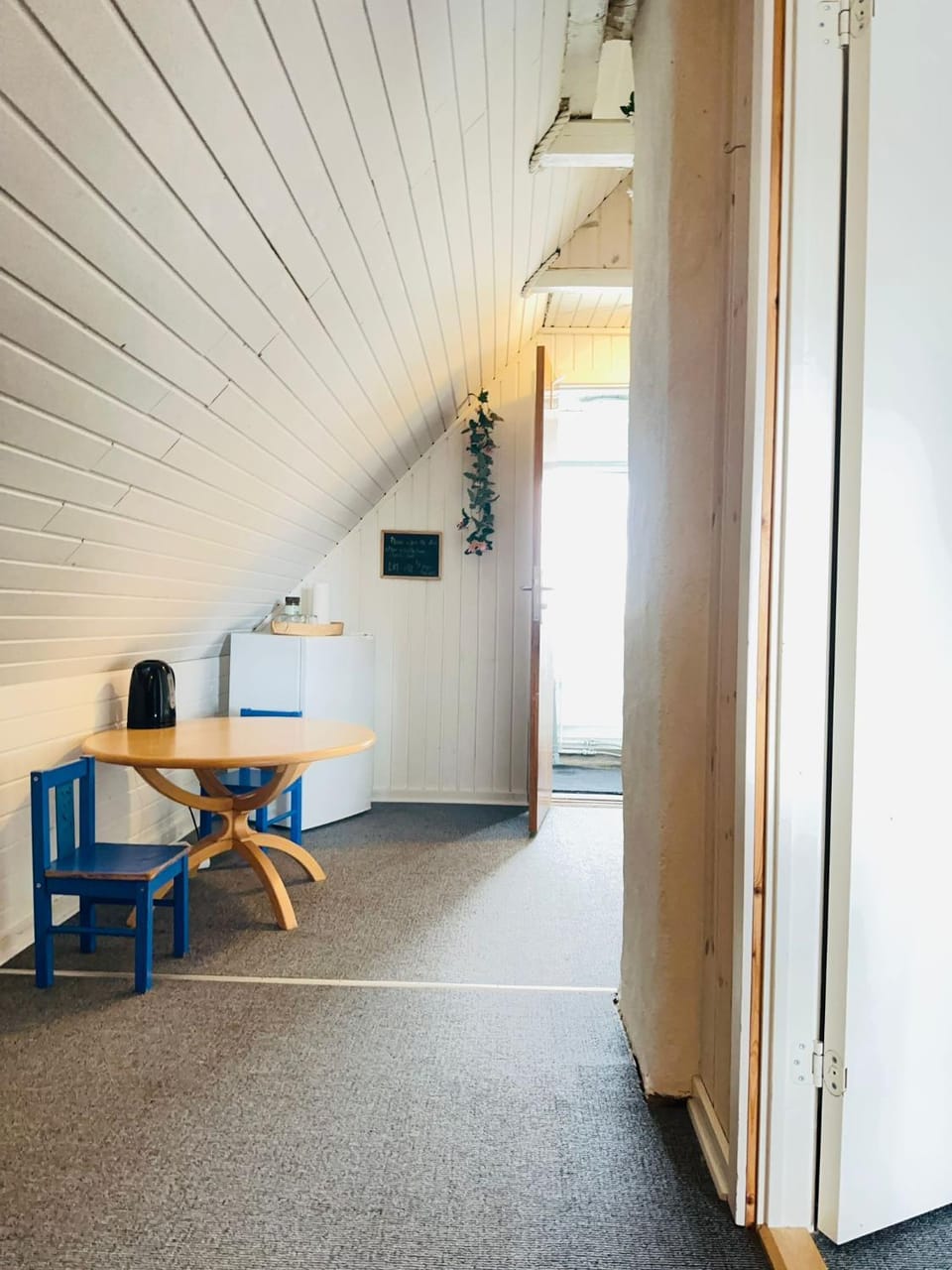 5 min walk to LEGO house-loft floor with 2 bedrooms and balcony Apartment in Billund