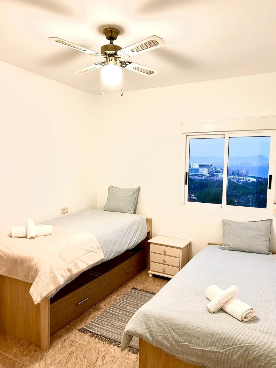 Photo of the whole room, Bedroom