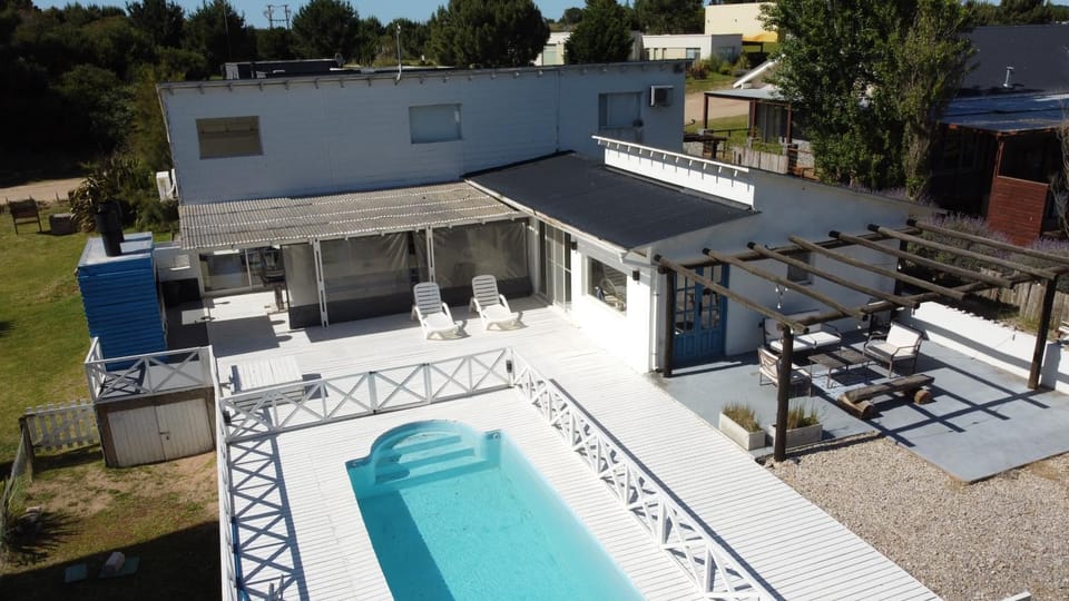 Casa luminosa con pileta y estilo mediterráneo en Costa Esmeralda House in Buenos Aires Province