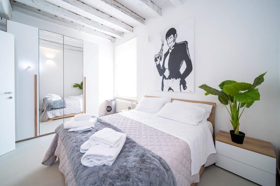 Bed, Photo of the whole room, Bedroom, towels