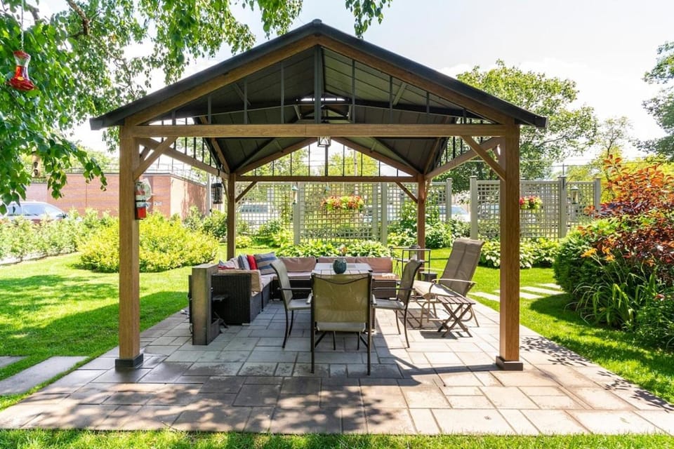 Spacious Ground Floor Garden View Apartment Apartment in Wasaga Beach