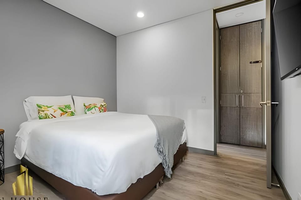 Class Suites 202 - Colorido con piscina y gym Apartment in Medellin