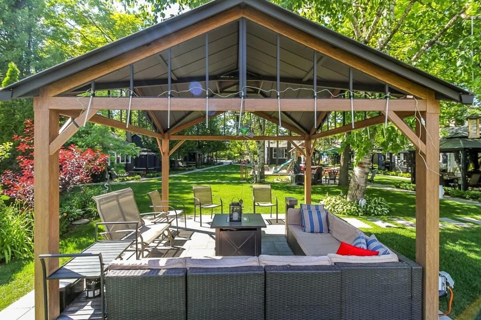 The Cozy Shore Cottage - Standard Attached House in Wasaga Beach