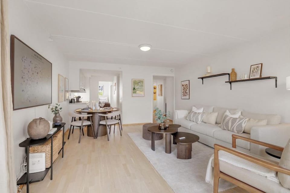 TV and multimedia, Living room, Seating area, Dining area