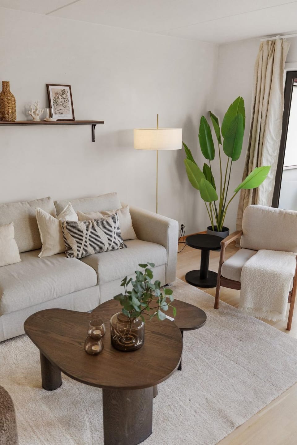 Living room, Seating area