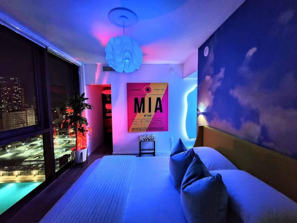 Electric Luxury Downtown Bayfront Brickell Apartment in Miami