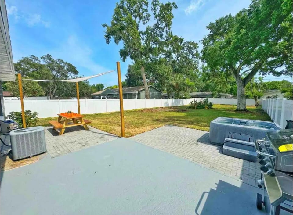 NEW - Amazing Sunshine - Up 6 Guests-Private Backyard Villa in Port Orange
