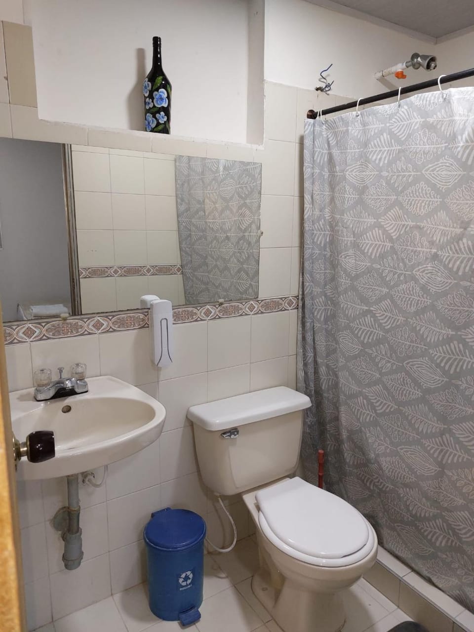 Shower, Toilet, Bathroom, towels