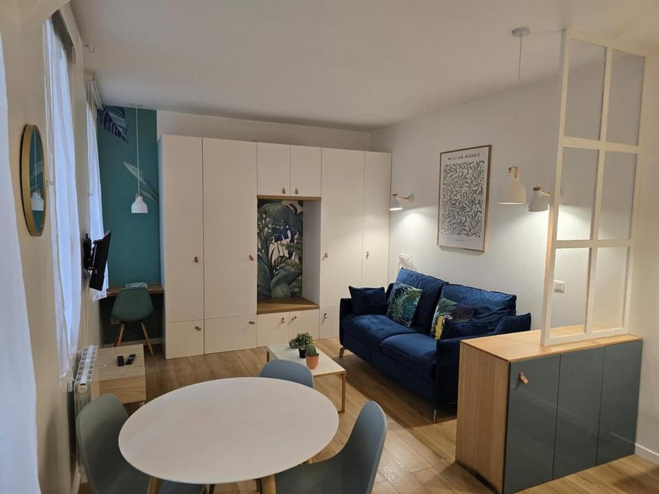Midnight in Paris Apartment in Paris