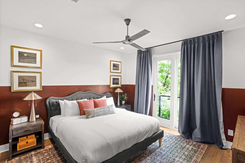 Class at 8th & Argyle Elite Nashville Vacation Spot House in Nashville
