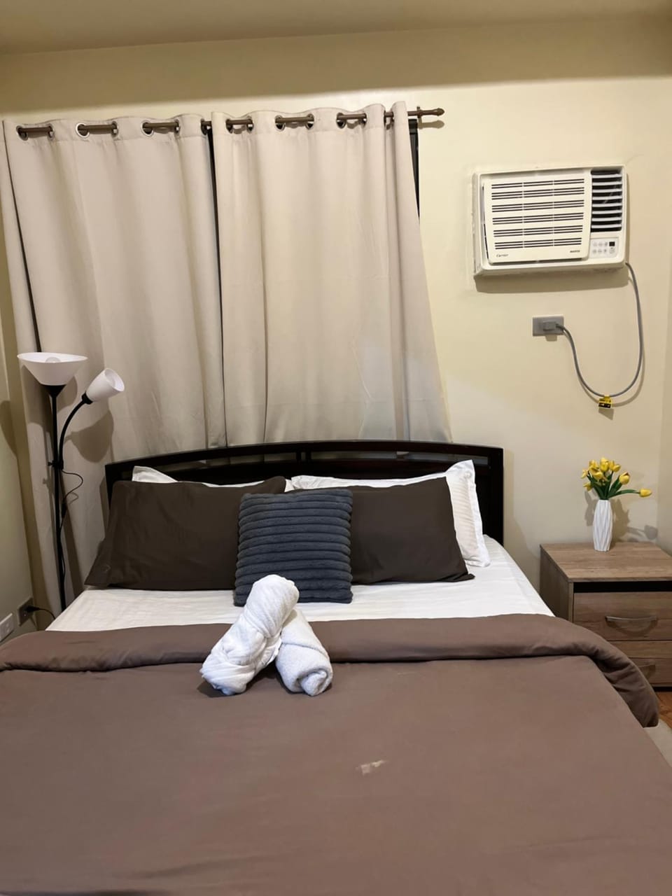 Bed, Photo of the whole room, Bedroom, towels, air conditioner
