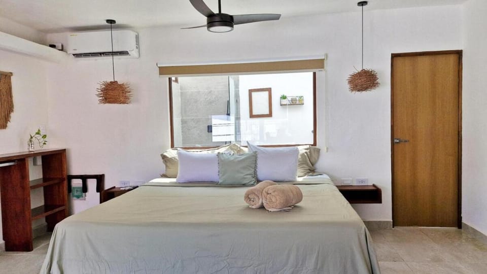 Bed, towels, air conditioner