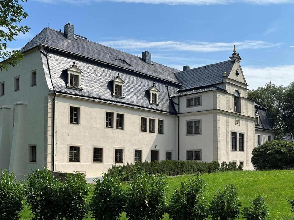 Property building, Day, Garden, Garden, Garden view
