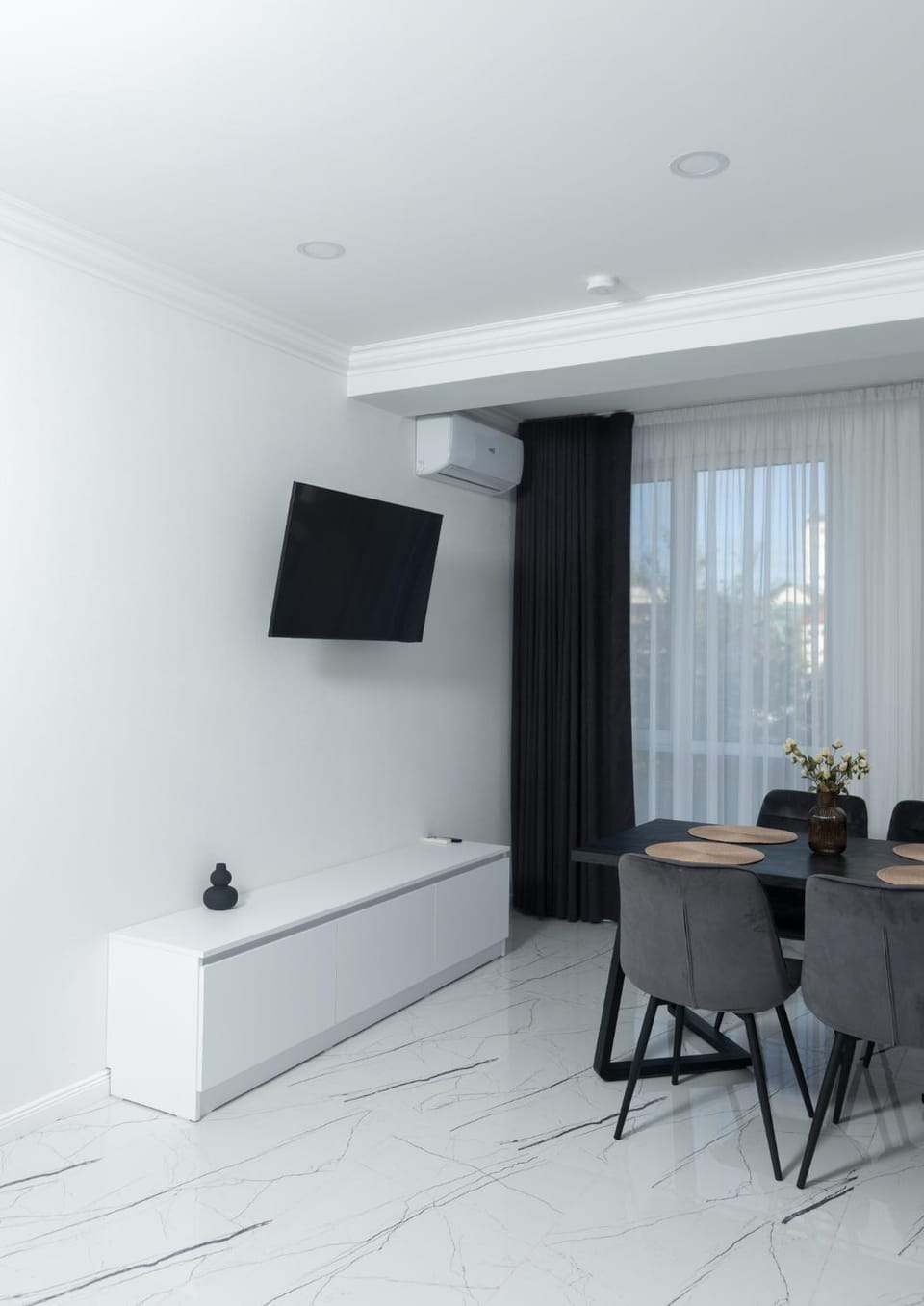 TV and multimedia, Dining area, air conditioner