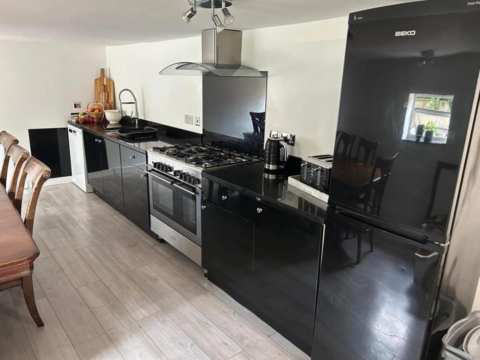 Beautiful Home Apartment in Uxbridge